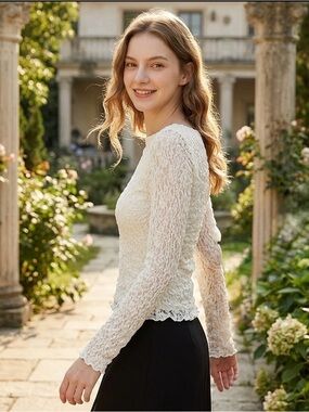 NEW Urban Revivo Woman White Ivory Lace Crop Top Blouse siz 4 Long Sleeve Casual